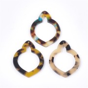 Pendentif évidé forme orientale 41.5x32 mm - Ecaille de tortue Beige - Noir x1