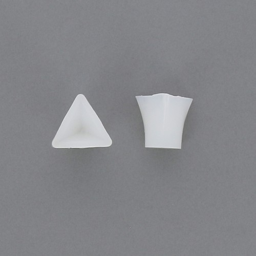 Moule silicone pour réaliser des cabochons pyramides 23x25 mm x1