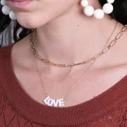 Perle lettre alphabet en nacre 10x8 mm - D x1