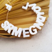 Perle lettre alphabet en nacre 10x8.5 mm - K x1