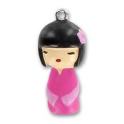 Breloque Kokeshi 27 mm Fuchsia x1