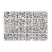 Coffret de 1200 perles lettres alphabet et coeurs forme cube 6 mm - Blanc - Noir