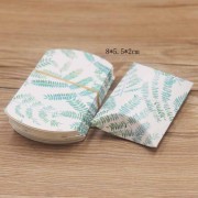 Emballage berlingot en carton - motif feuilles 8x5.5x2cm - Blanc - Vert x1