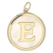 Pendentif rond nacre 19x17 mm - motif lettre alphabet - E - Plaqué Or 3 microns x1|raw }}