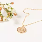 Pendentif rond nacre 19x17 mm - motif lettre alphabet - O - Plaqué Or 3 microns x1