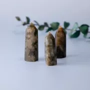 Pointe de Labradorite facettée - pierre gemme - taille aléatoire x1