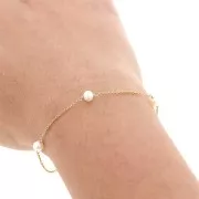 Chaîne maille Forçat avec perles imitation nacre 4.5mm - Gold filled (or laminé) - Blanc x20cm