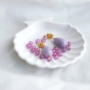 Clous d'oreilles fleur violette 12x9 mm - avec anneau fermé - Doré à l'or fin x2