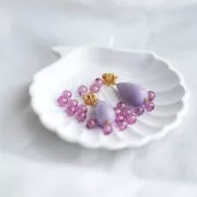 Clous d'oreilles fleur violette 12x9 mm - avec anneau fermé - Doré à l'or fin x2