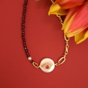 Intercalaire rond perle d'eau douce et main de Fatma en oxydes de Zirconium  12 mm - Doré x1