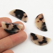 Pendentif demi-lune en acétate 15x30.5 mm - Ecaille de tortue - Beige - Noir x1