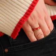 Bague fine réglable - résine époxy et Oxydes de Zirconium -Doré Rouge - Crystal x1