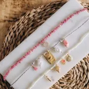 Breloque ronde facettée 5 mm en pierre gemme - Doré à l'or fin - Quartz rose x1