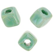 Perles cubes en céramique 5 mm - Vert irisé x5