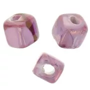 Perles cubes en céramique 5 mm - Fuchsia marbré irisé x5