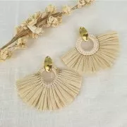 Pendentif éventail avec pompons en raphia 45.5x66 mm - Rose clair x1