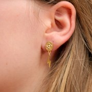 Clous d'oreilles ovale 13x8 mm motif fleur avec anneau fermé - Doré à l'or fin x2