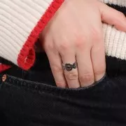 Bague fantaisie ajourée réglable T.51 à T.58 - cabochon 2mm - Acier inox 316L x1