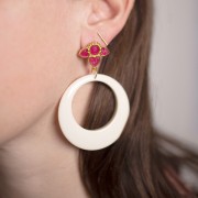 Clous d'oreilles coeurs 20 mm avec résine époxy - Doré à l'or fin - Prune nacré x2