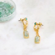 Clous d'oreilles ethnique texturé 11 mm - Doré à l'or fin - Vert nacré x2