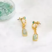 Clous d'oreilles ethnique texturé 11 mm - Doré à l'or fin - Vert nacré x2