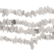 Perles chips 5 - 8 mm en pierre gemme  - Howlite x80cm|raw }}
