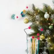 Pompon en fourrure synthétique 10 cm - Crème - Noir x1