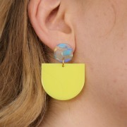 Pendentif demi-lune en acrylique opaque 29x33 mm - Jaune fluo x1