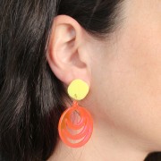 Pendentif rond ajouré en acrylique transparent 30 mm - Rose - orange fluo x1