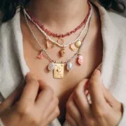 Pendentif rectangle 29x17 mm - motif coeurs - Doré à l'or fin x1