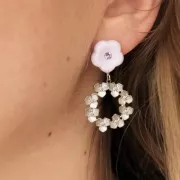 Clous d'oreilles fleurs en résine 15 mm avec strass - Ivoire x2