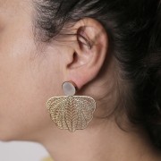 Clous d'oreilles ronds 13 mm avec nacre et anneau ouvert - Acier inox 316L Doré x2