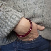 Bracelet jonc en acrylique transparent 64 mm - Marbré Bordeaux x1