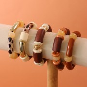 Perles tube incurvé 35x11 mm en acrylique opaque - Marron x6