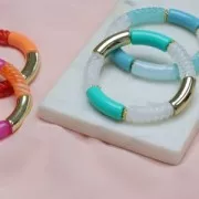 Perles tube incurvé 35x11 mm en acrylique transparente Marbré Turquoise - Blanc x6