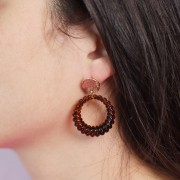 Pendentif rond évidé torsadé 29 mm en résine opaque - Noir x1