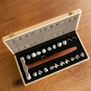 Marteau avec 20 embouts pour texturer le métal x1