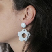 Pendentif fleur 35 mm en résine opaque - Bleu pastel x1