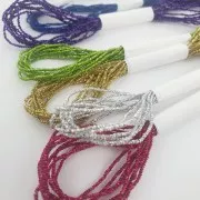 Fil métallisé Petite Facets Kreinik pour la broderie 0.9mm Bleu saphir (051) x3m