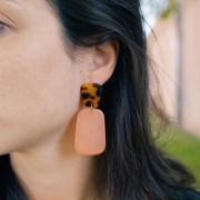 Pendentif trapèze en résine translucide - 40x27 mm - Marbré Rose chair x1