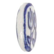 Perle plate ovale motif fleur en céramique 21x16.5 mm - Blanc - Bleu marine x1