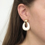 Pendentif goutte évidée en résine opaque 28x25 mm - Ecru x1