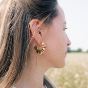 Créoles fleurs plates martelées 34 mm - Acier Inoxydable 304L Doré x2