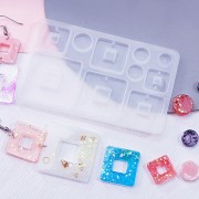 Moule silicone pour réaliser pendentifs et intercalaires en résine -Transparent x1|raw }}