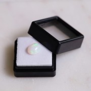 Opale d'Ethiopie ovale 9.7x8 mm - 1.60 cts|raw }}