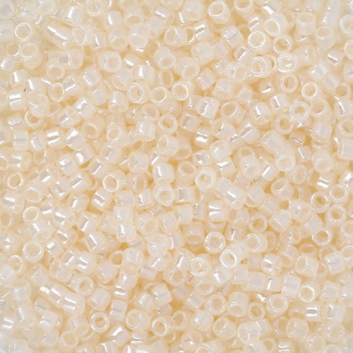 Toho Treasures 1.8 mm TO1T147 - Light Ivory Ceylon x8g