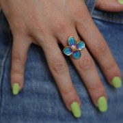 Bague fleur 23x21 mm avec résine époxy - Acier inox 304L Doré - Bleu nacré x1