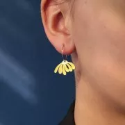 Pendentif marguerite 13.5x20.5 mm résine époxy - Acier inox 304L Doré - Jaune x1