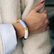 Perles séparateurs tubes incurvés - 12x8 mm en acrylique - Rouge pailleté x6