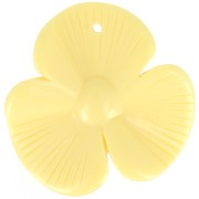 Pendentif fleur 3 pétales 42x43 mm en résine opaque - Vanille x1